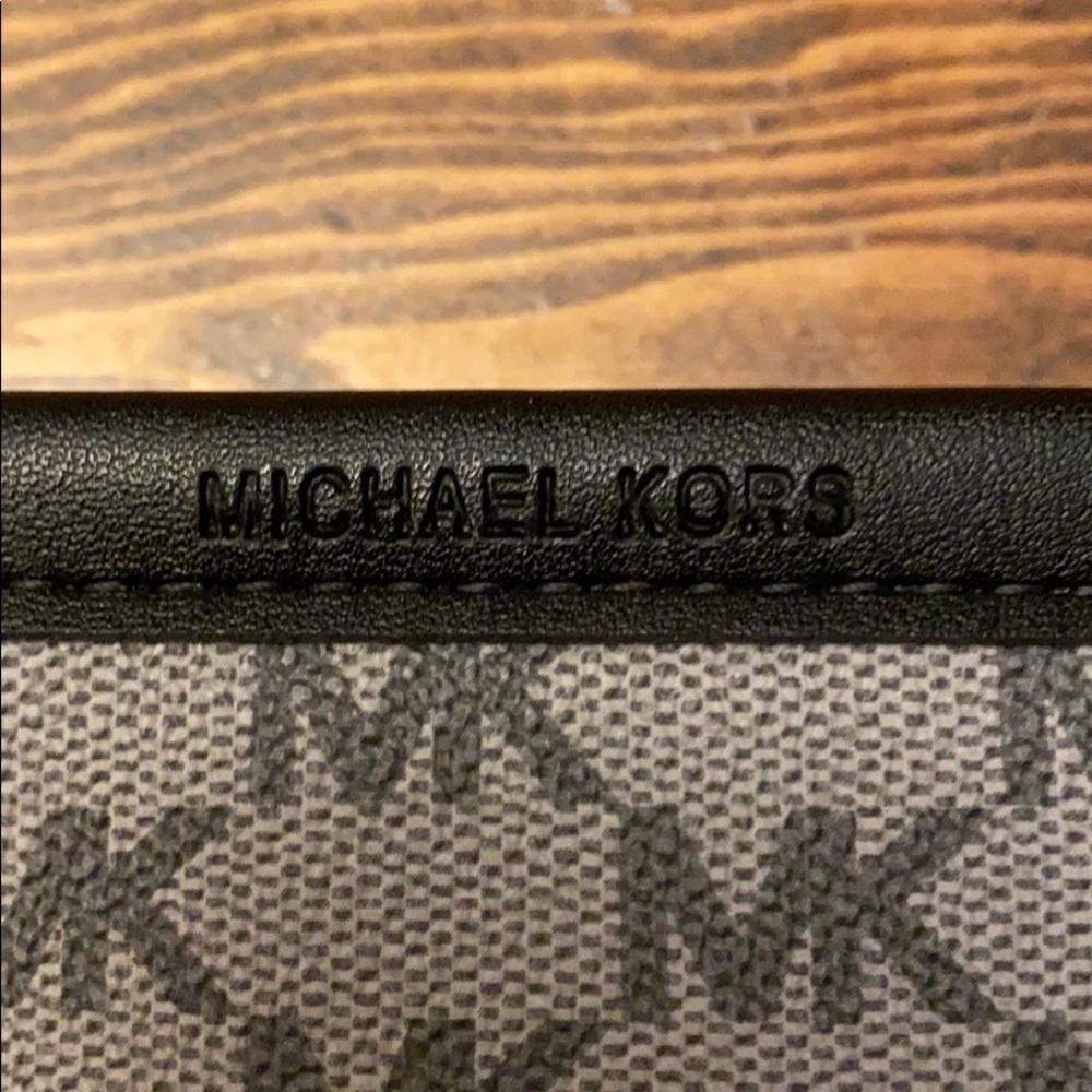 𝅺MICHAEL Kors belt purse bag - Picture 3 of 5
